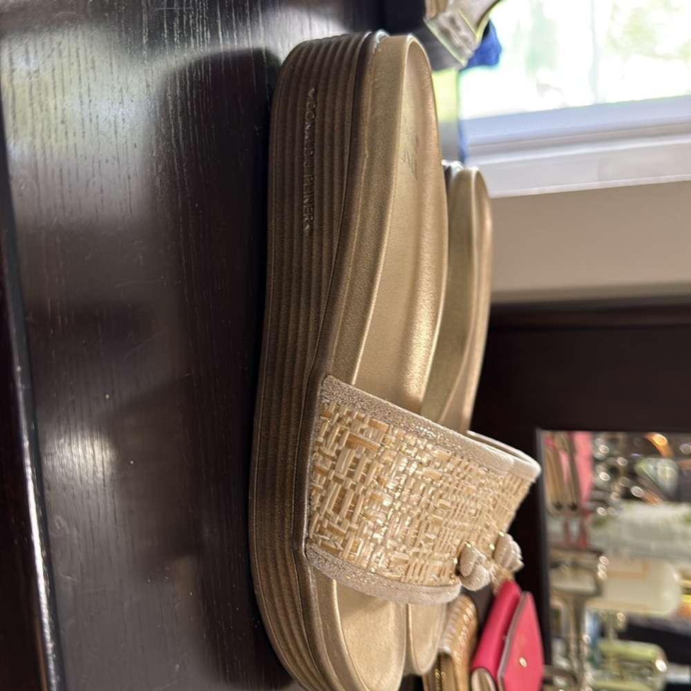 Donald J. Pliner Hannah Metallic Gold Slide Sandals Sz 7, EUC - Picture 3 of 5